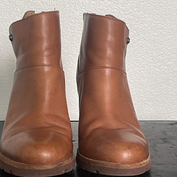 UGG - Women's Amal - Picture 5 of 7